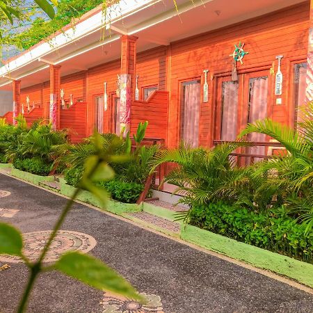 Auora Guest House Nusa Lembongan  Exterior photo